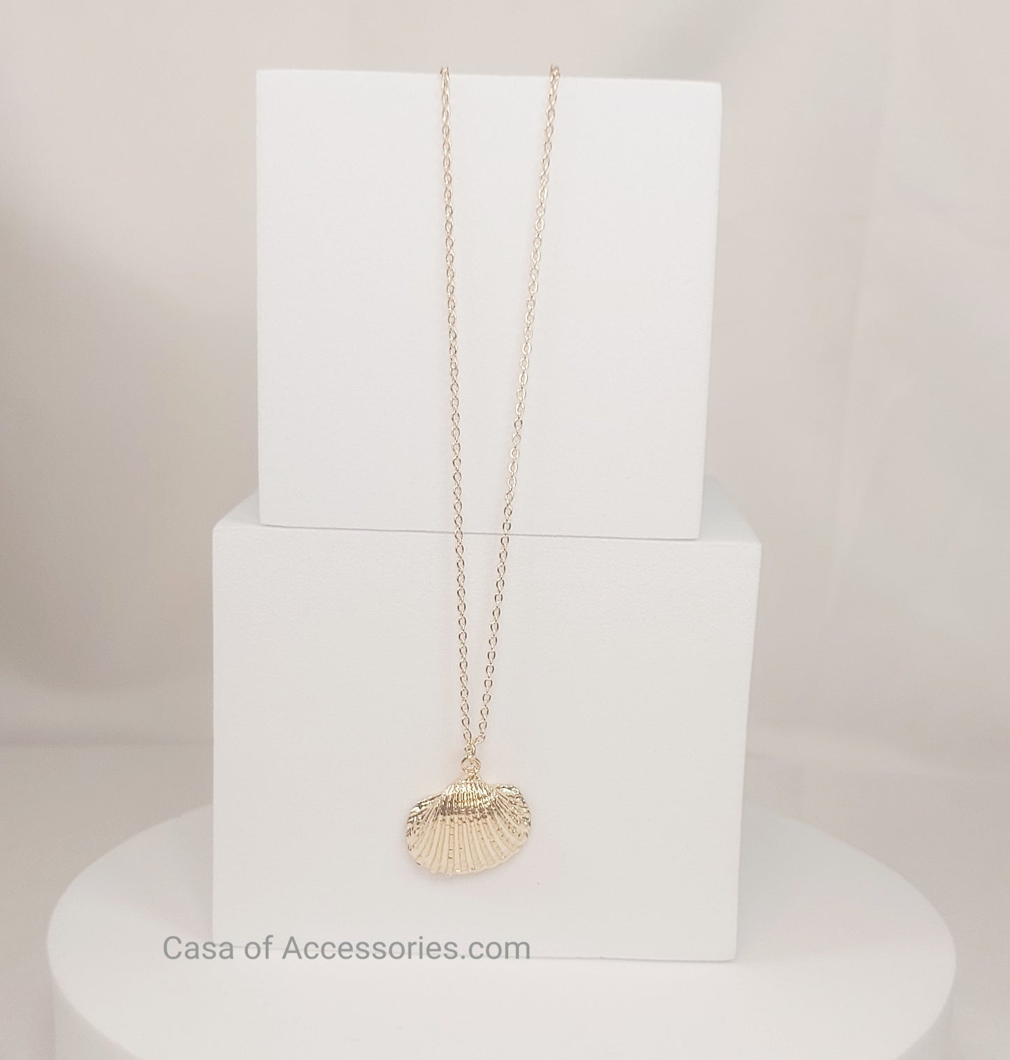 Dainty layered Gold necklace with Shell Pendant