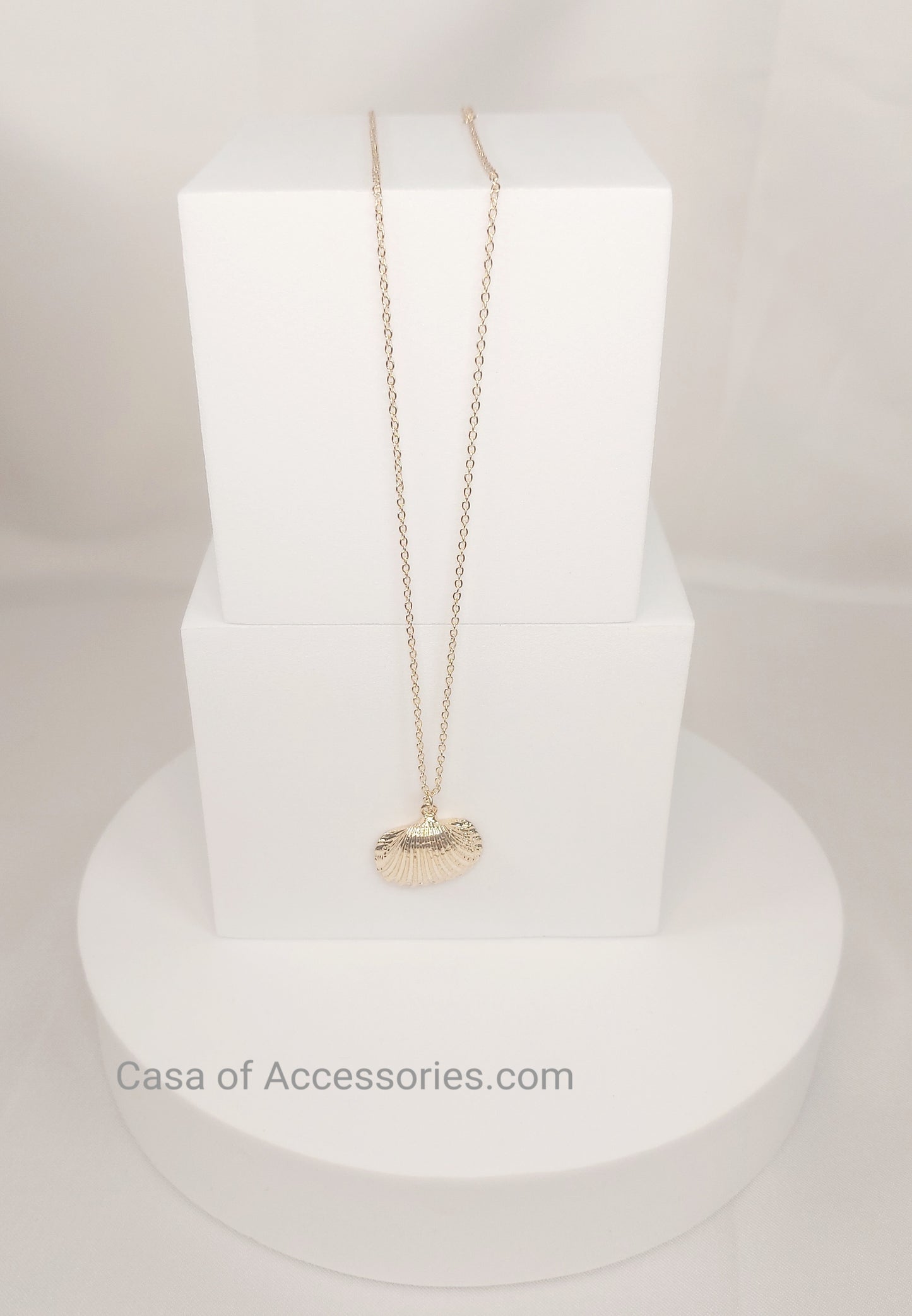 Dainty layered Gold necklace with Shell Pendant