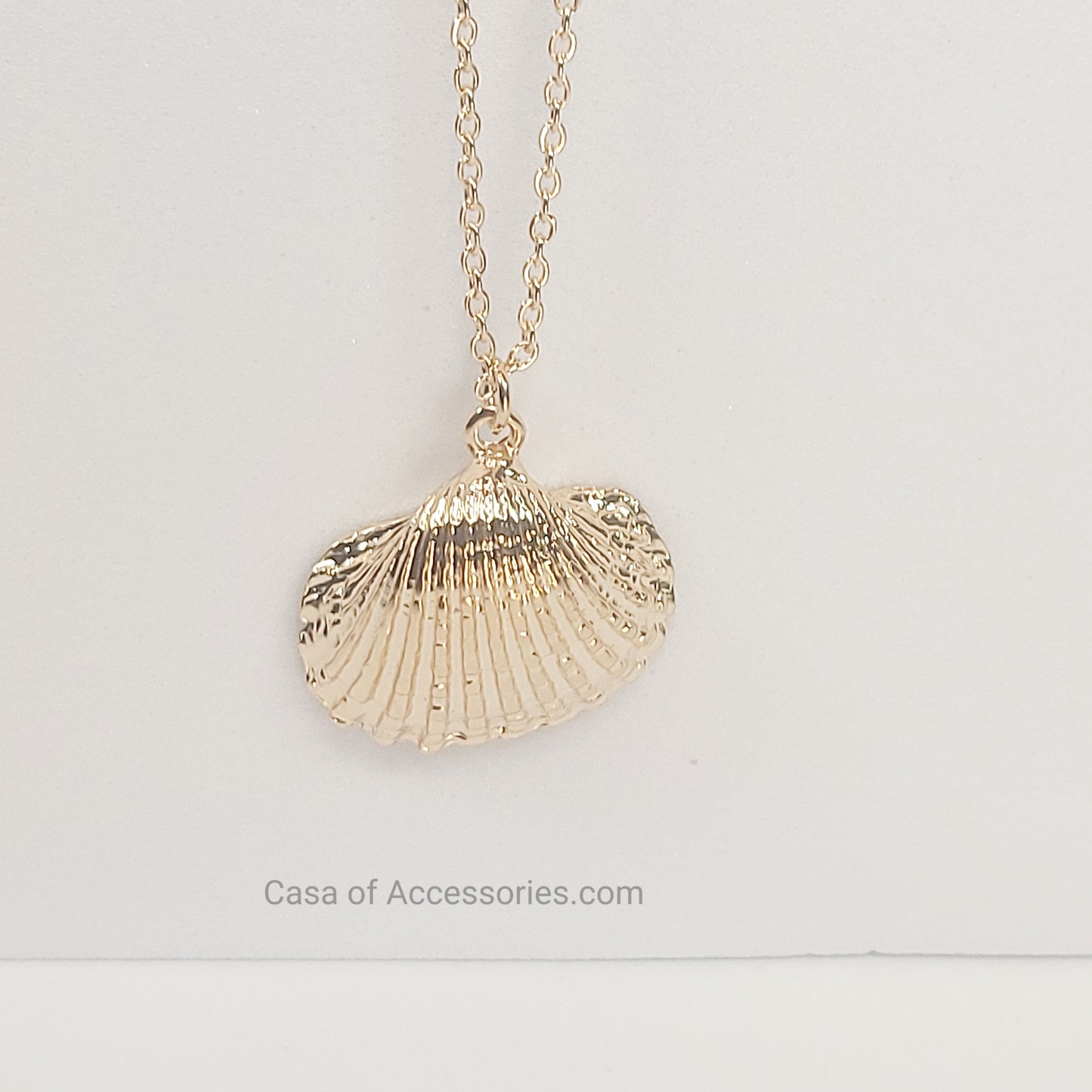 Dainty layered Gold necklace with Shell Pendant