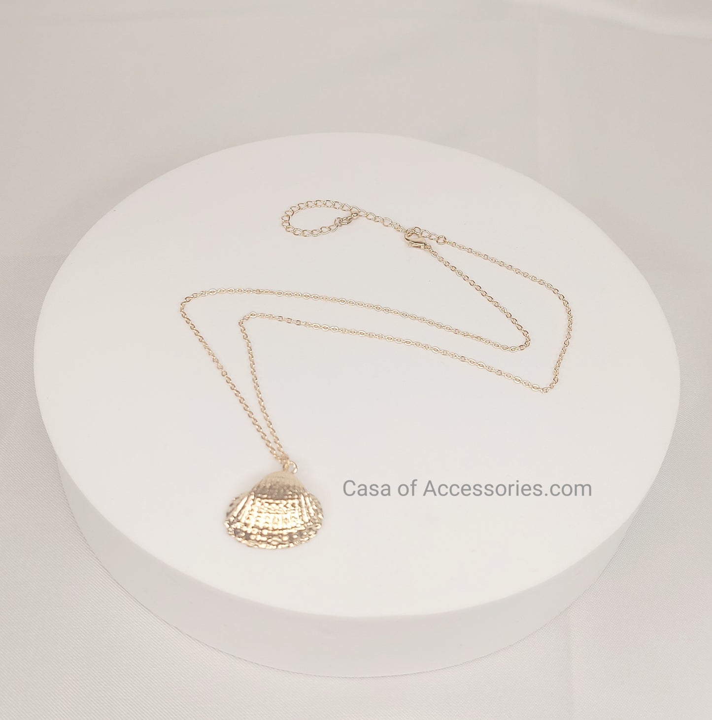 Dainty layered Gold necklace with Shell Pendant