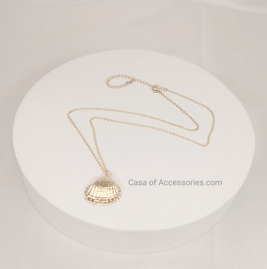 Dainty layered Gold necklace with Shell Pendant